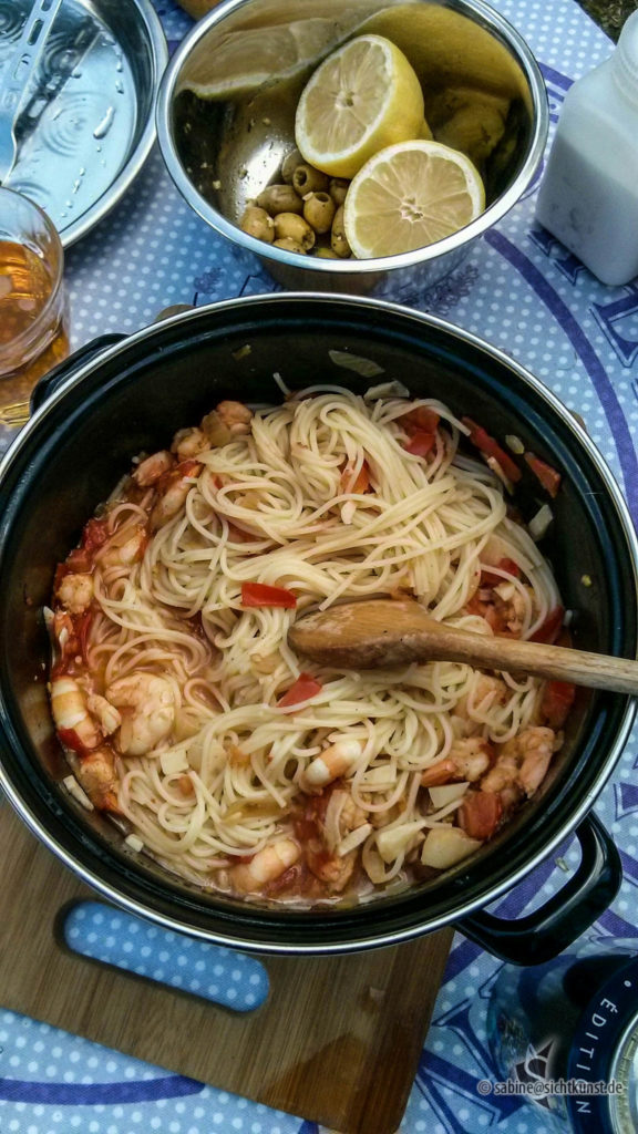 Kochen unterwegs - Crevetten mit Spaghetti und Knoblauch