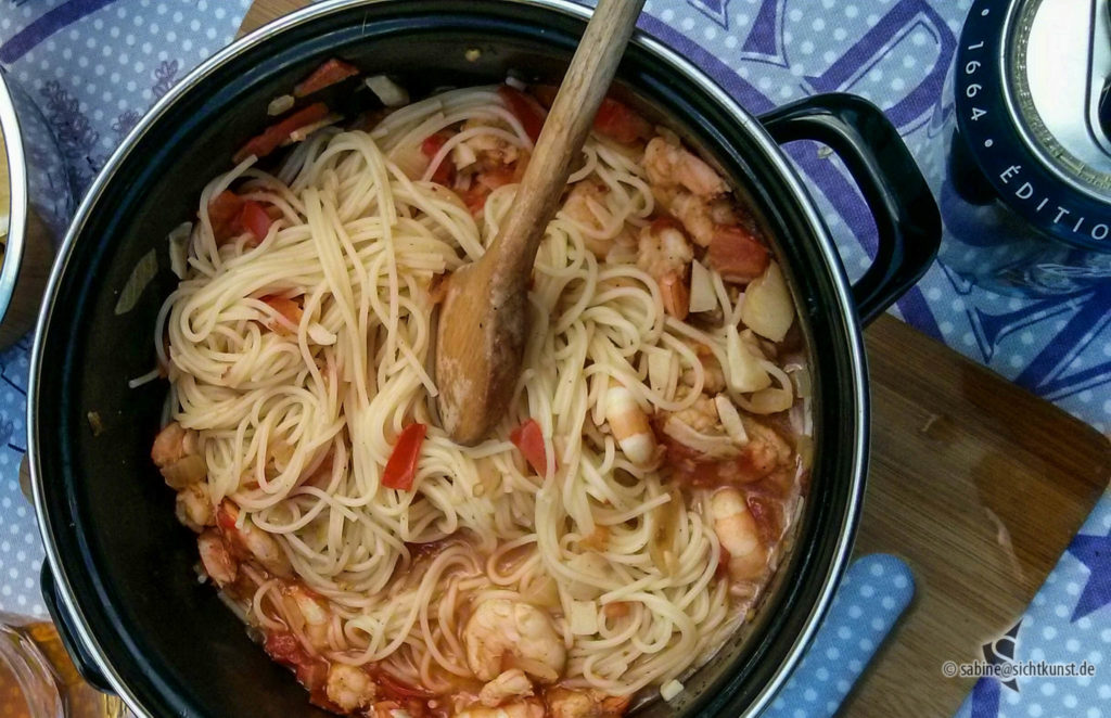 Kochen unterwegs - Crevetten mit Spaghetti und Knoblauch